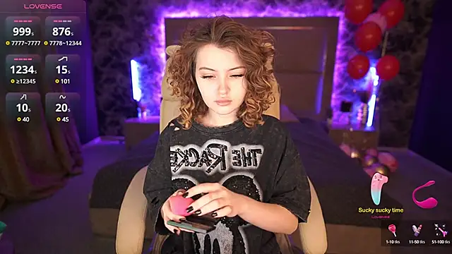 YesPussyClover online show from February 17, 10:03 pm