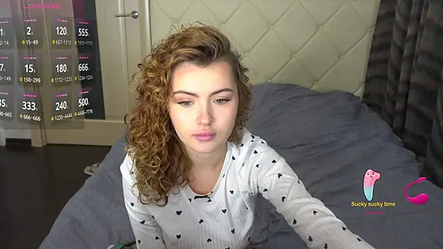 YesPussyClover online show from October 12, 7:46 pm