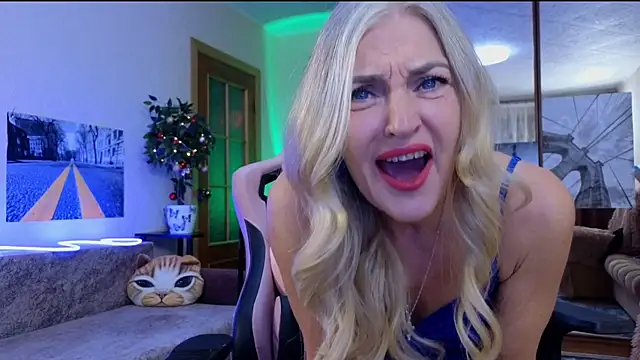 Snapshot of amelia_blondy chatting on December 21, 4:36 pm amelia blondy online show from December 21, 4:36 pm