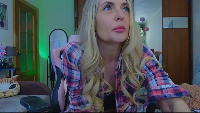 Snapshot of amelia_blondy chatting on January 29, 2:10 pm amelia blondy online show from January 29, 2:10 pm