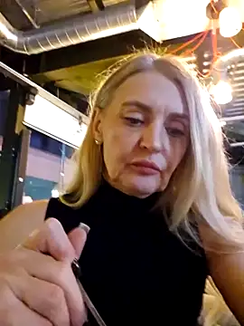 Snapshot of amelia_blondy chatting on February 2, 4:43 pm amelia blondy online show from February 2, 4:43 pm