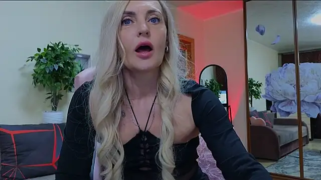 Snapshot of amelia_blondy chatting on March 8, 9:28 am amelia blondy online show from March 8, 9:28 am