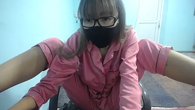 elllaaxx online show from December 5, 6:32 am
