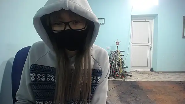 elllaaxx online show from December 18, 6:10 am