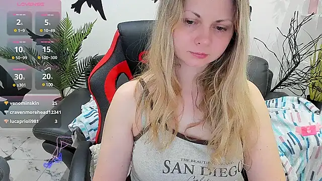 Snapshot of SmilingEmily_ chatting on December 2, 3:58 am SmilingEmily online show from December 2, 3:58 am