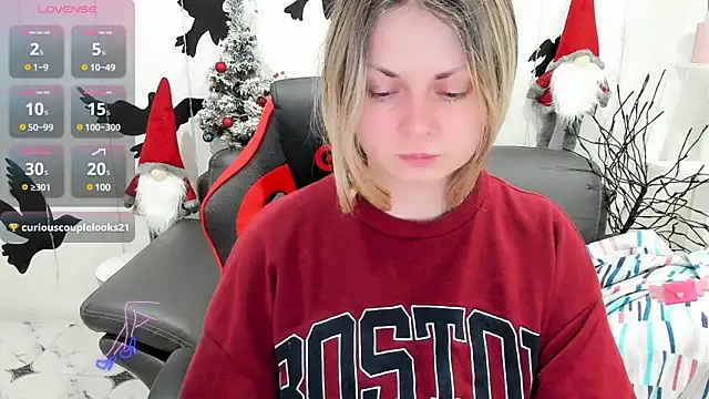 Snapshot of SmilingEmily_ chatting on December 17, 10:34 am SmilingEmily online show from December 17, 10:34 am