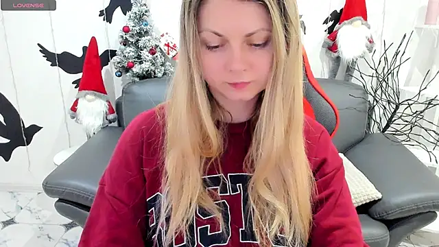 Snapshot of SmilingEmily_ chatting on December 20, 7:55 am SmilingEmily online show from December 20, 7:55 am