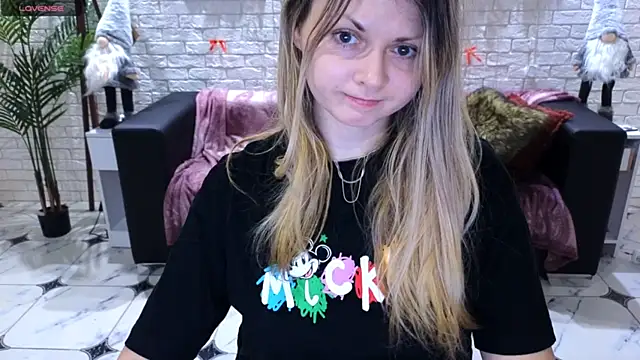 Snapshot of SmilingEmily_ chatting on December 24, 7:28 am SmilingEmily online show from December 24, 7:28 am