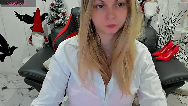 Snapshot of SmilingEmily_ chatting on January 4, 7:13 am SmilingEmily online show from January 4, 7:13 am