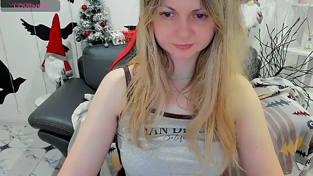 Snapshot of SmilingEmily_ chatting on January 6, 7:42 am SmilingEmily online show from January 6, 7:42 am