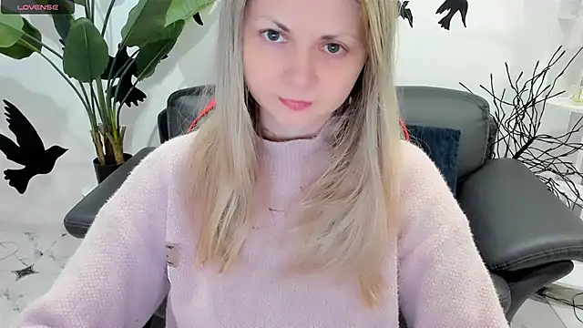 Snapshot of SmilingEmily_ chatting on January 23, 7:32 am SmilingEmily online show from January 23, 7:32 am