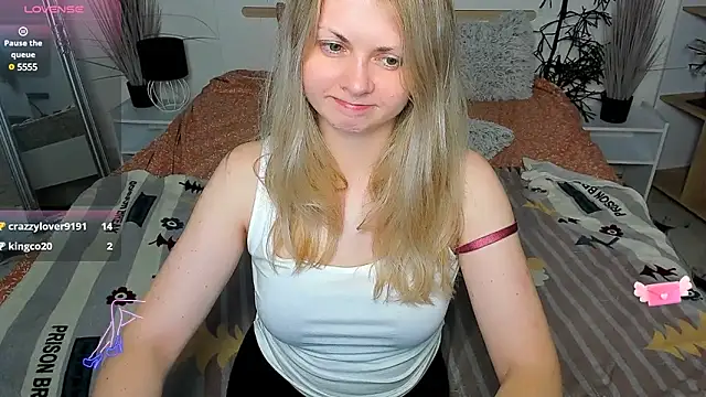 Snapshot of SmilingEmily_ chatting on January 31, 11:13 pm SmilingEmily online show from January 31, 11:13 pm