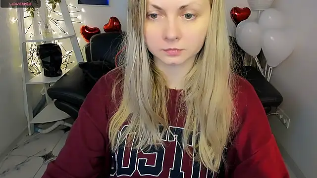 Snapshot of SmilingEmily_ chatting on February 15, 7:49 am SmilingEmily online show from February 15, 7:49 am