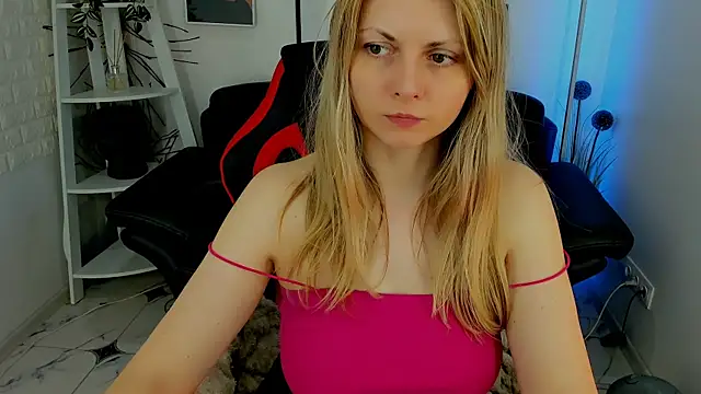 Snapshot of SmilingEmily_ chatting on March 5, 11:06 am SmilingEmily online show from March 5, 11:06 am
