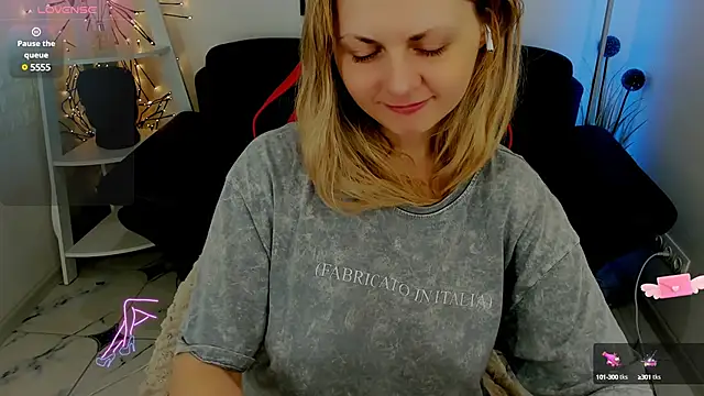 Snapshot of SmilingEmily_ chatting on March 14, 10:39 am SmilingEmily online show from March 14, 10:39 am