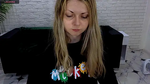 Snapshot of SmilingEmily_ chatting on March 15, 6:58 am SmilingEmily online show from March 15, 6:58 am
