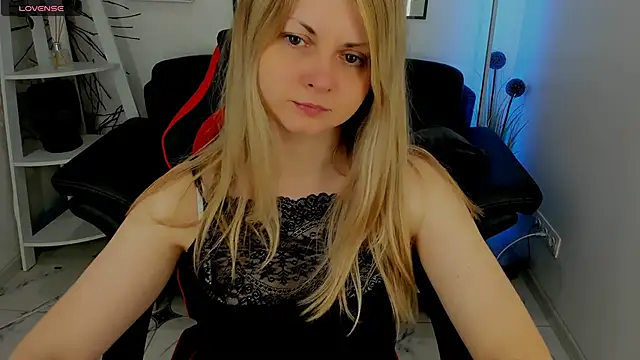 Snapshot of SmilingEmily_ chatting on March 20, 7:25 am SmilingEmily online show from March 20, 7:25 am