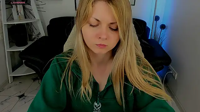 Snapshot of SmilingEmily_ chatting on March 20, 10:54 am SmilingEmily online show from March 20, 10:54 am