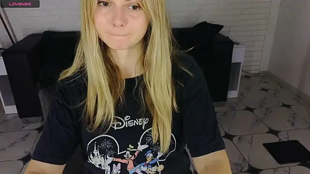 Snapshot of SmilingEmily_ chatting on September 10, 6:24 am SmilingEmily online show from September 10, 6:24 am