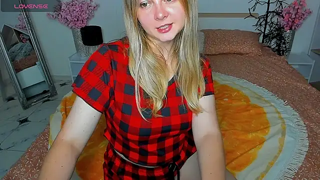 Snapshot of SmilingEmily_ chatting on September 29, 5:34 am SmilingEmily online show from September 29, 5:34 am