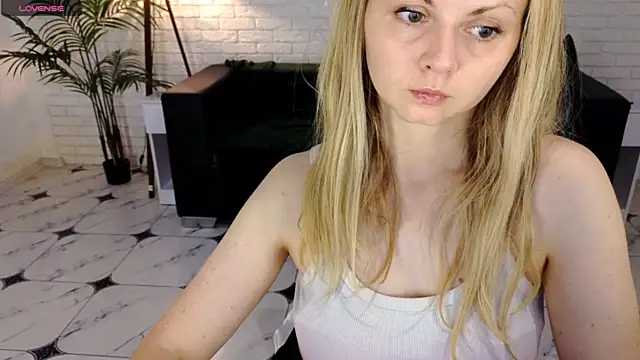 Snapshot of SmilingEmily_ chatting on September 30, 6:18 am SmilingEmily online show from September 30, 6:18 am