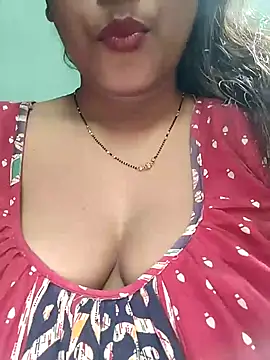 Snapshot of sexyindi_couple chatting on January 25, 7:38 am sexyindi couple online show from January 25, 7:38 am
