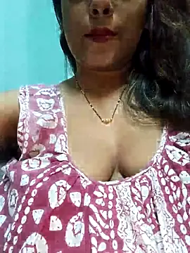 Snapshot of sexyindi_couple chatting on February 13, 5:33 pm sexyindi couple online show from February 13, 5:33 pm