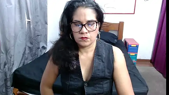 Mistresskloe01 online show from February 17, 12:38 pm