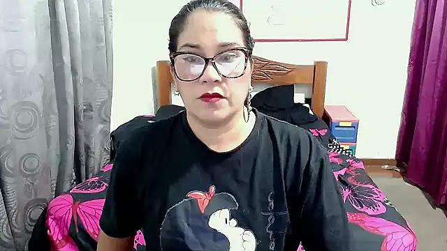 Snapshot of Mistresskloe01 chatting on September 23, 12:30 pm Mistresskloe01 online show from September 23, 12:30 pm