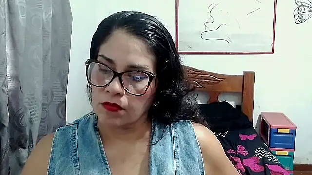 Snapshot of Mistresskloe01 chatting on September 30, 12:10 pm Mistresskloe01 online show from September 30, 12:10 pm