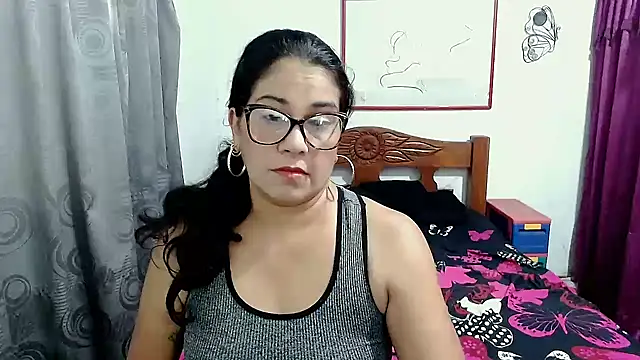 Snapshot of Mistresskloe01 chatting on October 27, 12:42 pm Mistresskloe01 online show from October 27, 12:42 pm