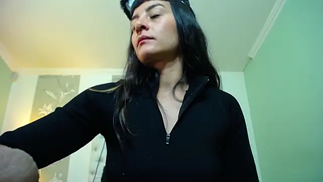 Naughty Kittenm online show from January 7, 2:30 pm