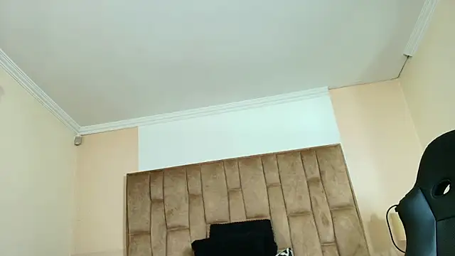 Snapshot of Naughty_Kittenm chatting on March 9, 11:36 am Naughty Kittenm online show from March 9, 11:36 am