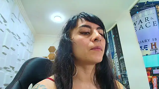 Snapshot of Naughty_Kittenm chatting on April 1, 11:33 am Naughty Kittenm online show from April 1, 11:33 am