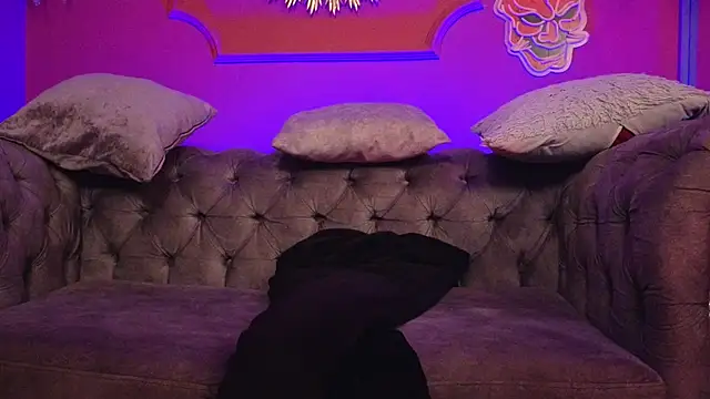 Julieta Russell online show from December 15, 11:25 am