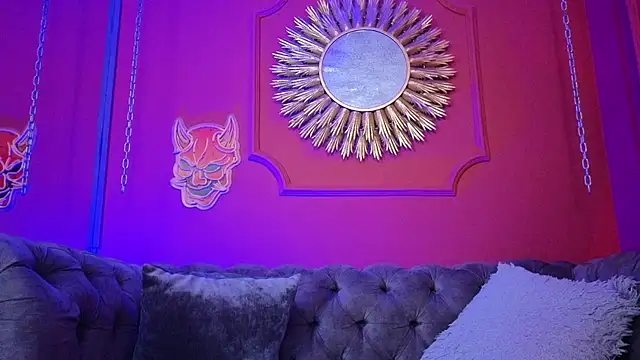 Julieta Russell online show from February 17, 12:01 pm