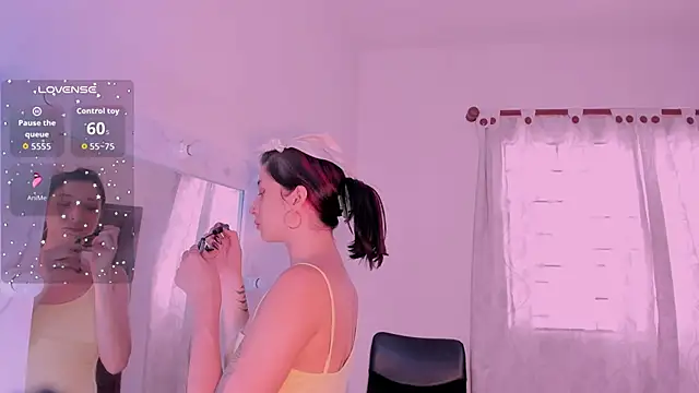 Snapshot of laurem-paulette chatting on October 10, 7:35 pm laurem-paulette online show from October 10, 7:35 pm