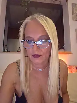 Snapshot of kikkastar chatting on October 1, 8:04 pm kikkastar online show from October 1, 8:04 pm