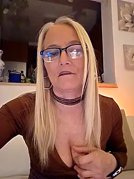 kikkastar online show from March 31, 7:47 pm