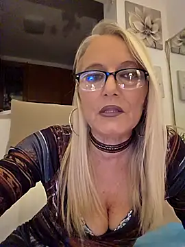 kikkastar online show from April 1, 7:55 pm