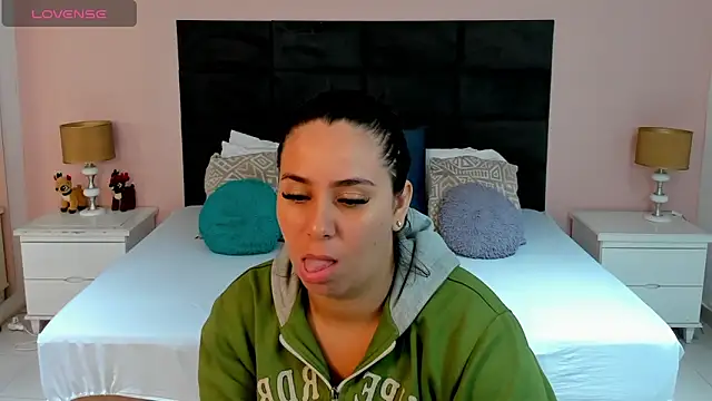 MadisonJenner online show from December 4, 12:03 pm