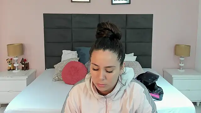 MadisonJenner online show from December 20, 11:17 am