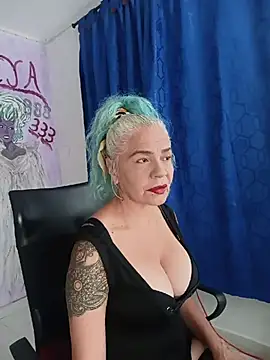 freyadevil333 online show from May 12, 2:41 am