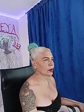 freyadevil333 online show from May 13, 4:10 am