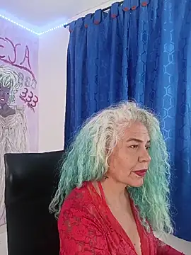 freyadevil333 online show from May 19, 6:53 am