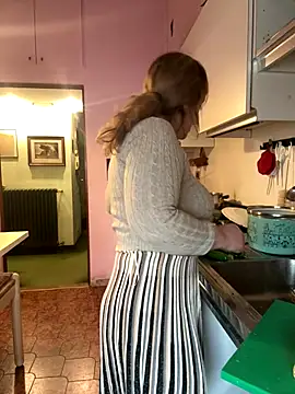 Sunbelxx online show from December 3, 9:18 am