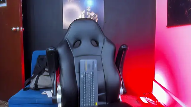 Big furry bear13 online show from October 31, 5:30 am