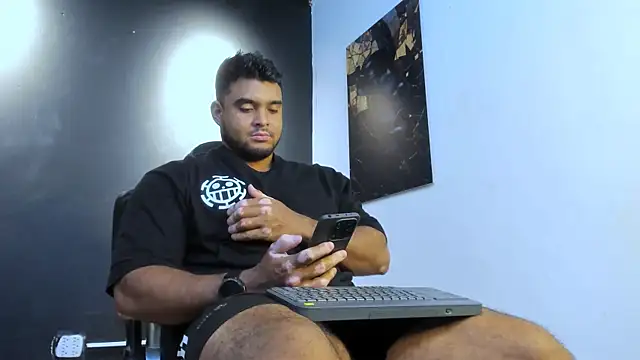 Big furry bear13 online show from May 6, 10:04 pm