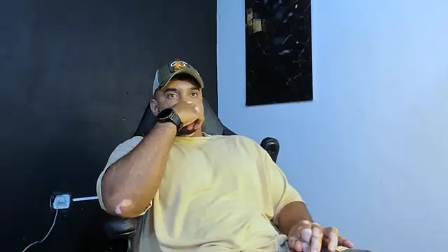 Big furry bear13 online show from May 9, 9:58 am
