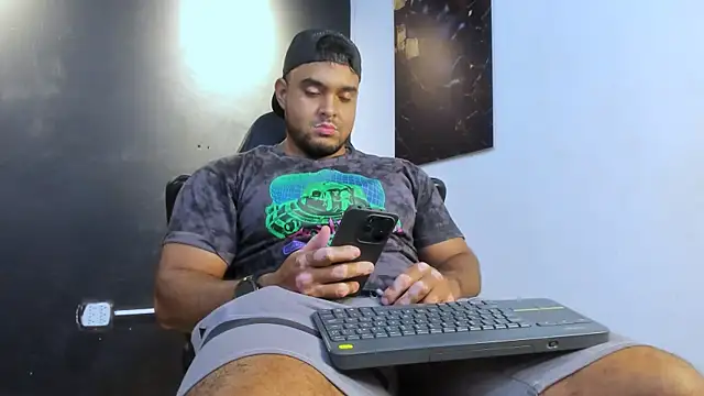 Big furry bear13 online show from May 15, 6:31 am